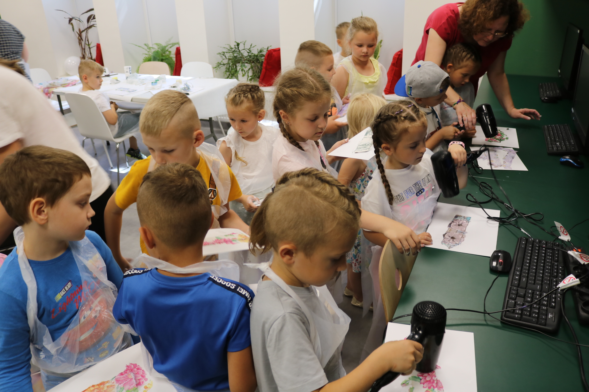 Dzieci podczas lekcji bibliotecznej