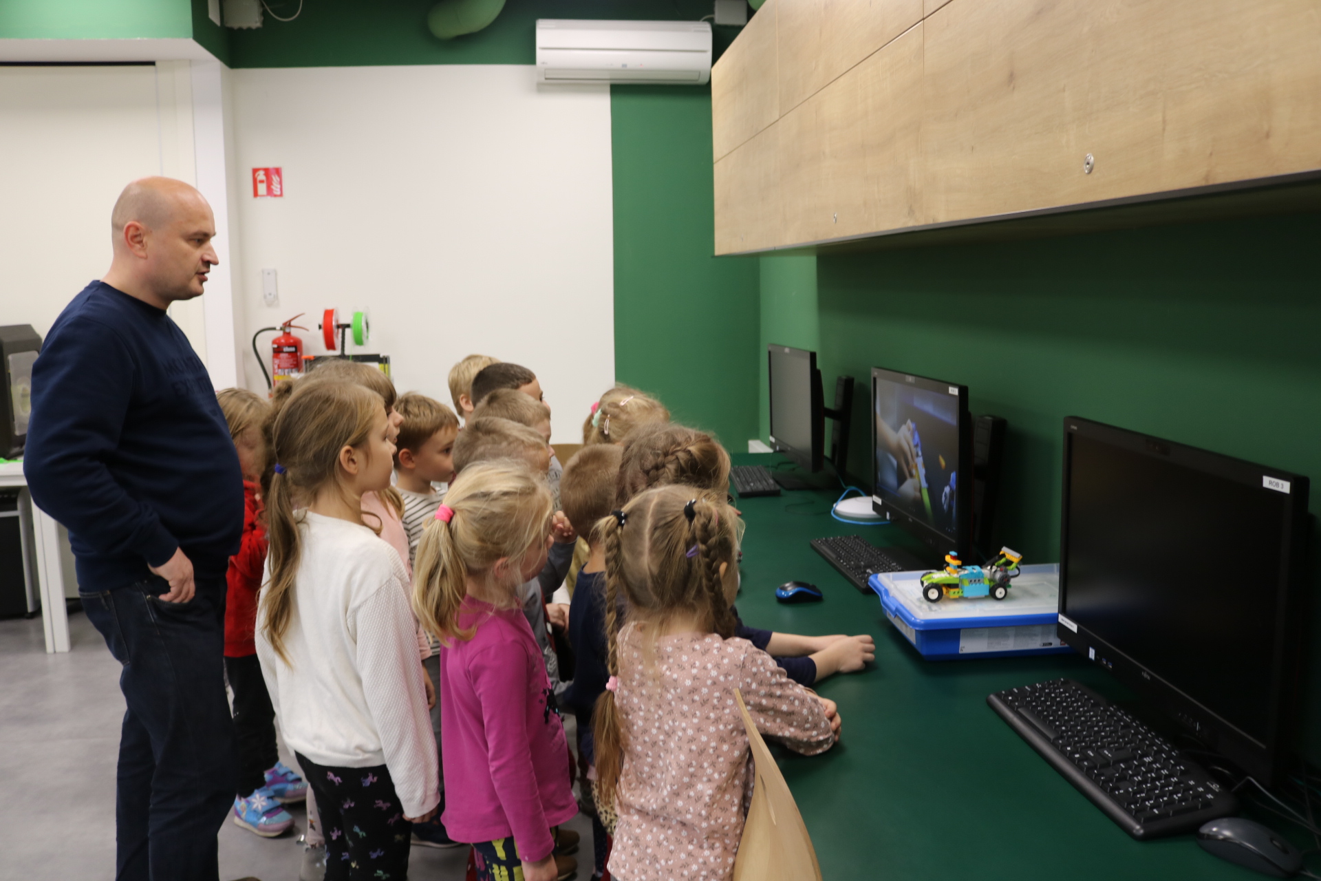 Lekcje biblioteczne z udziałem dzieci z przedszkola Pod Topolą