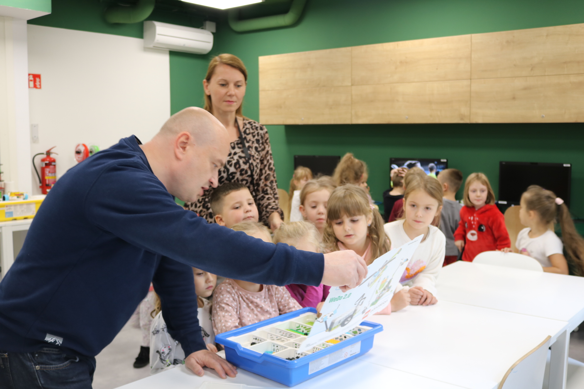 Lekcje biblioteczne z udziałem dzieci z przedszkola Pod Topolą