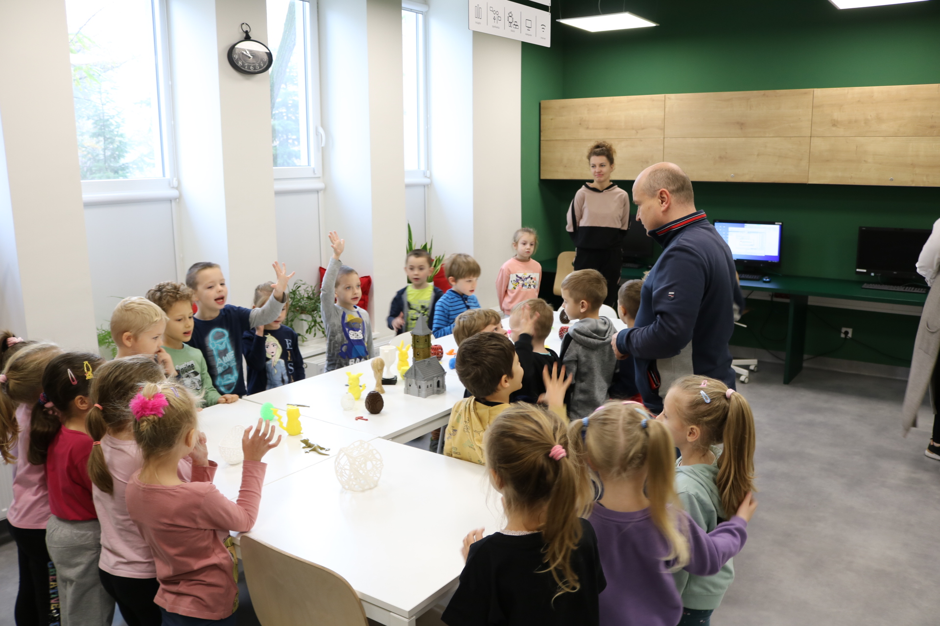 Lekcje biblioteczne z udziałem grupy 5-latków z PM Bajka