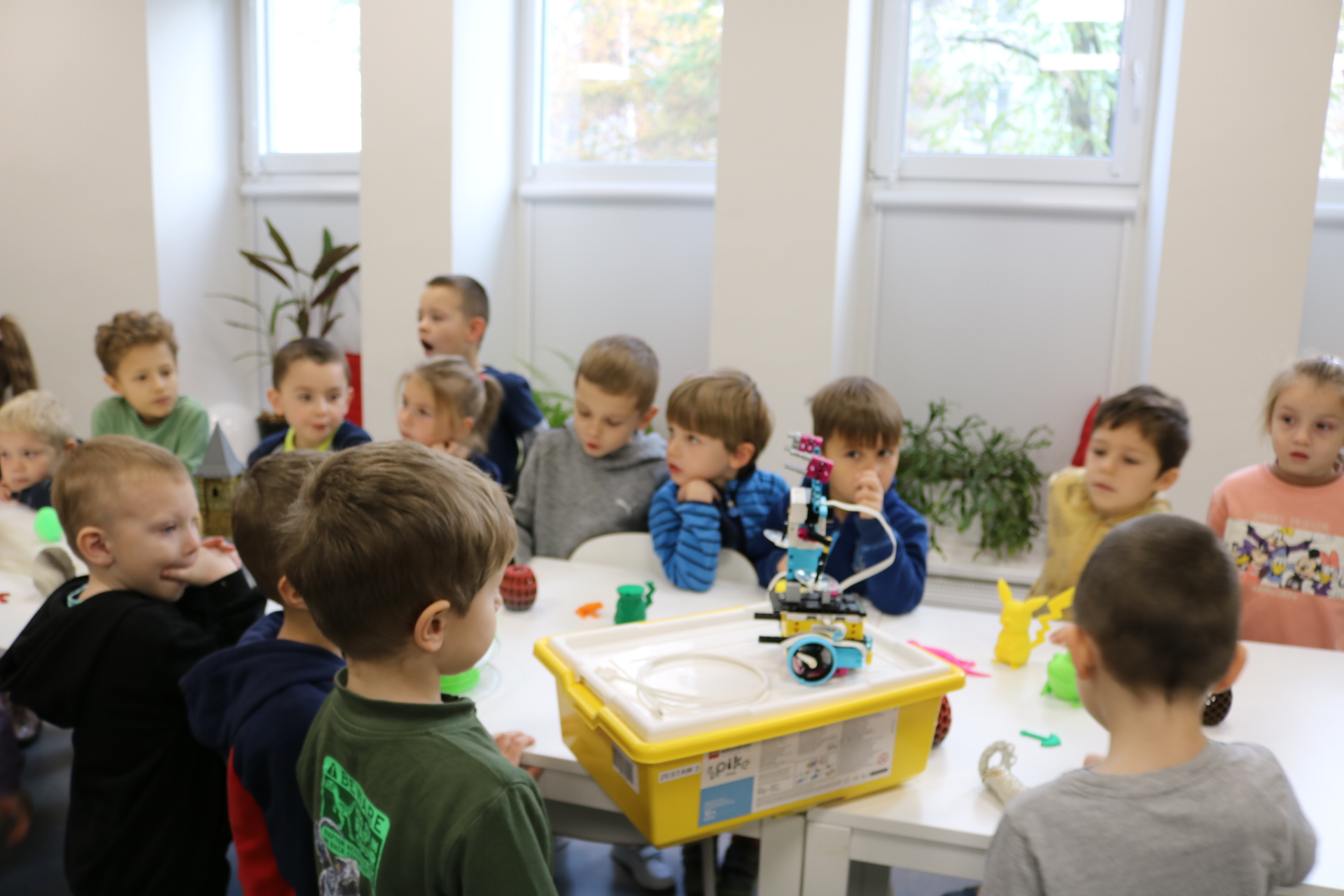 Lekcje biblioteczne z udziałem grupy 5-latków z PM Bajka