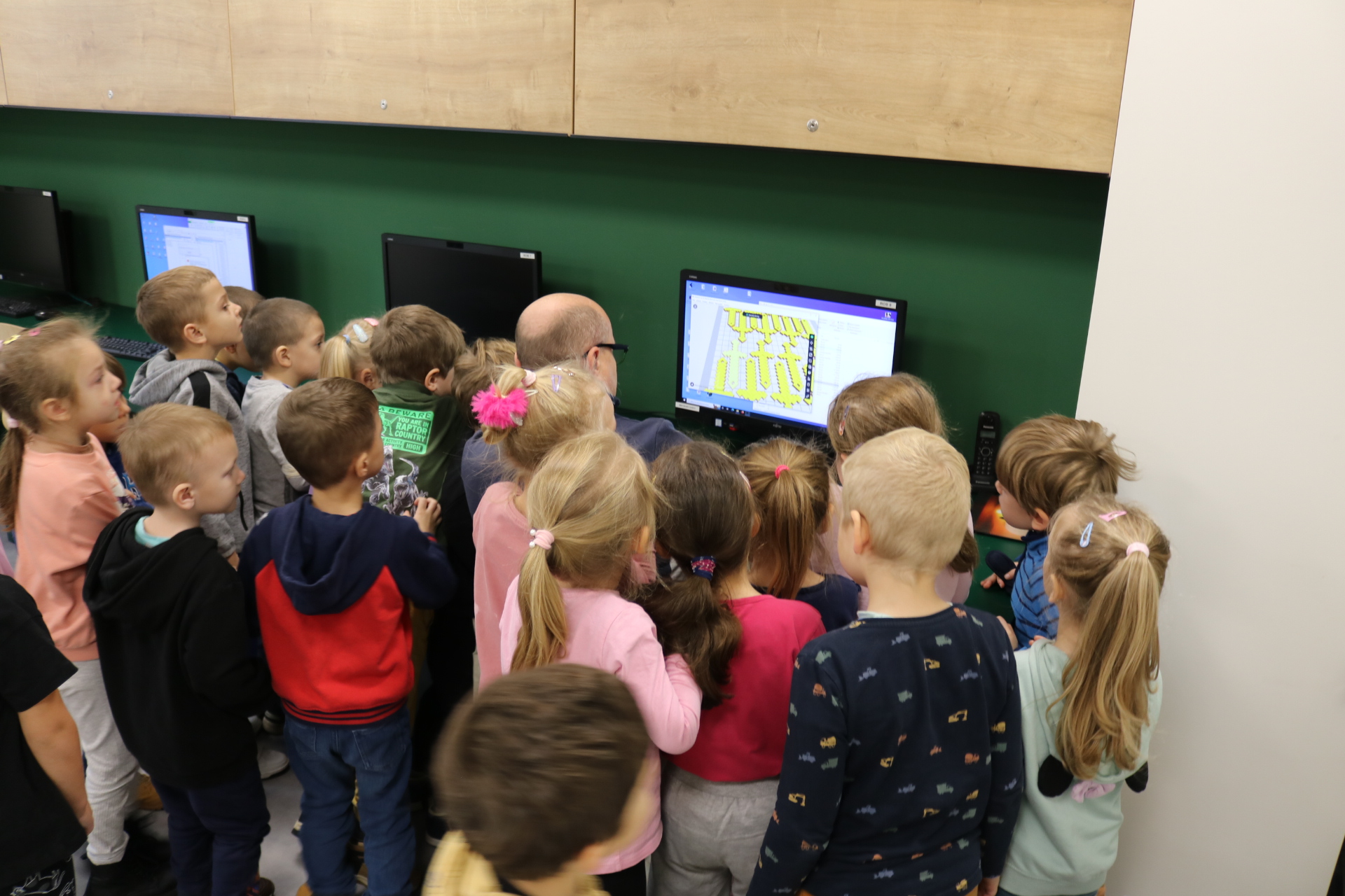 Lekcje biblioteczne z udziałem grupy 5-latków z PM Bajka