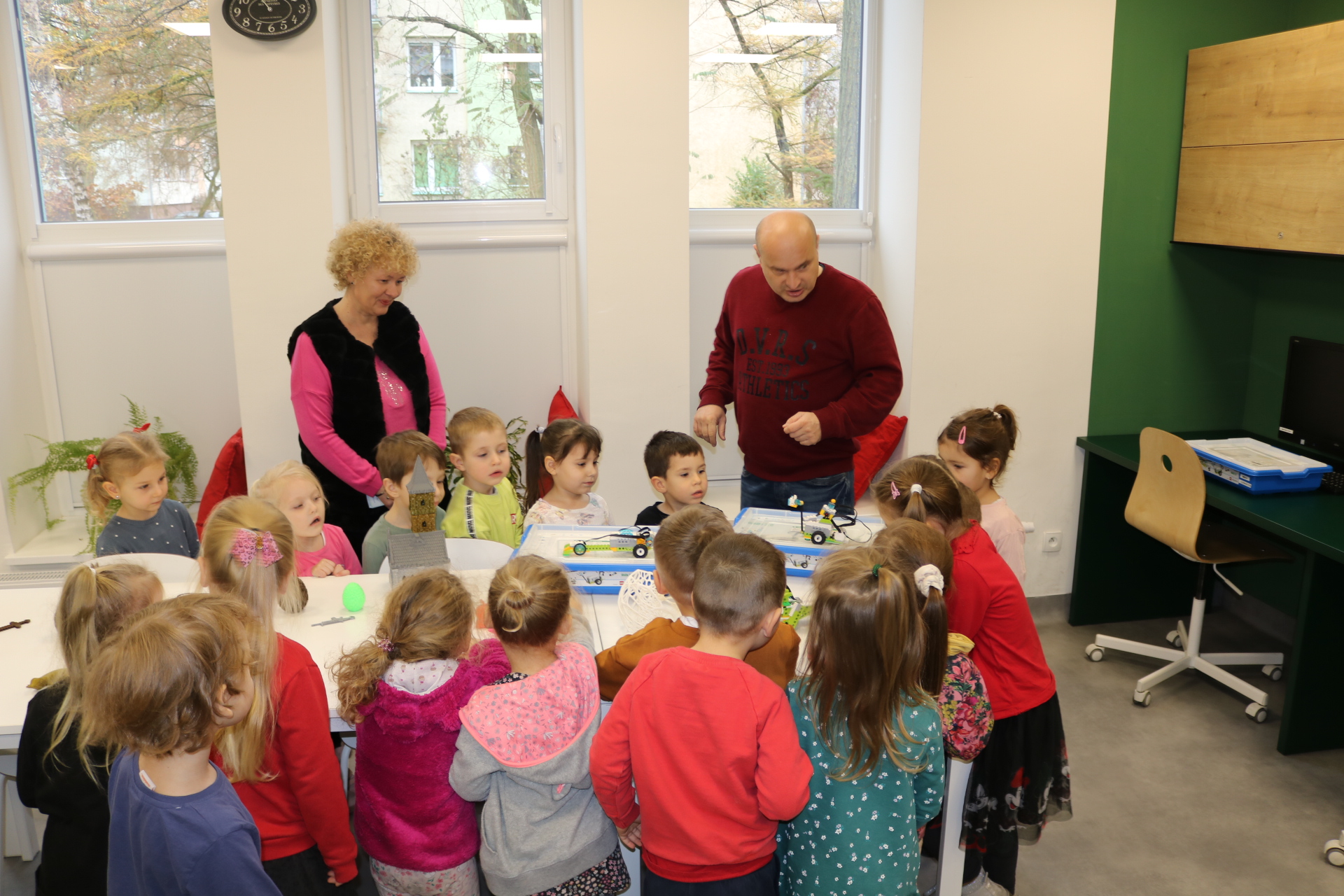 Lekcja biblioteczna z udziałem dzieci z przedszkola Pod Topolą