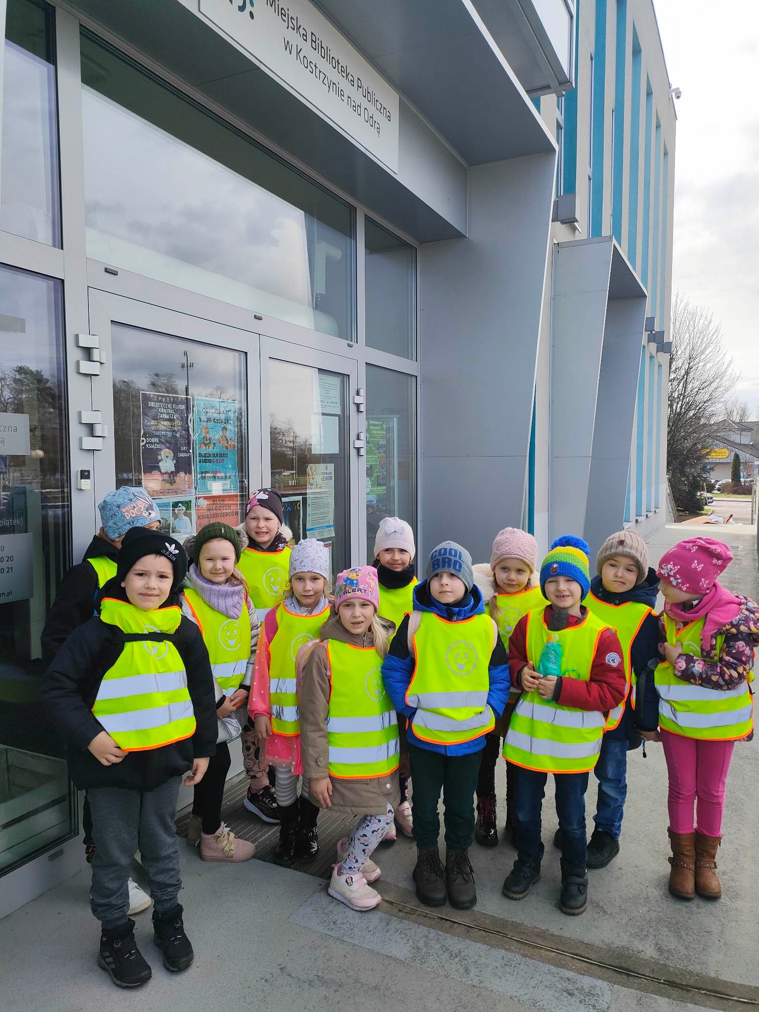 Lekcja biblioteczna z udziałem 5 i 6-latków z Kamienia Wielkiego.