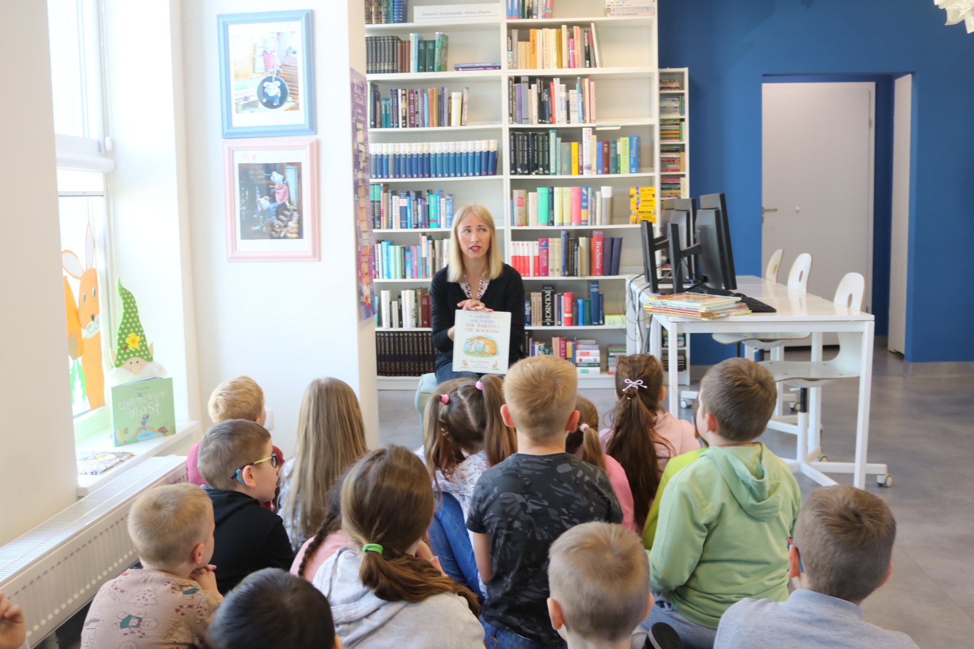 Lekcja biblioteczna z udziałem klasy 1A z SP1.