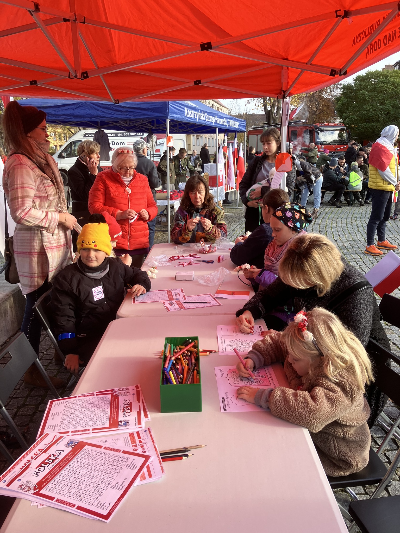 Piknik niepodległościowy - Stoisko Miejskiej Biblioteki Publicznej-