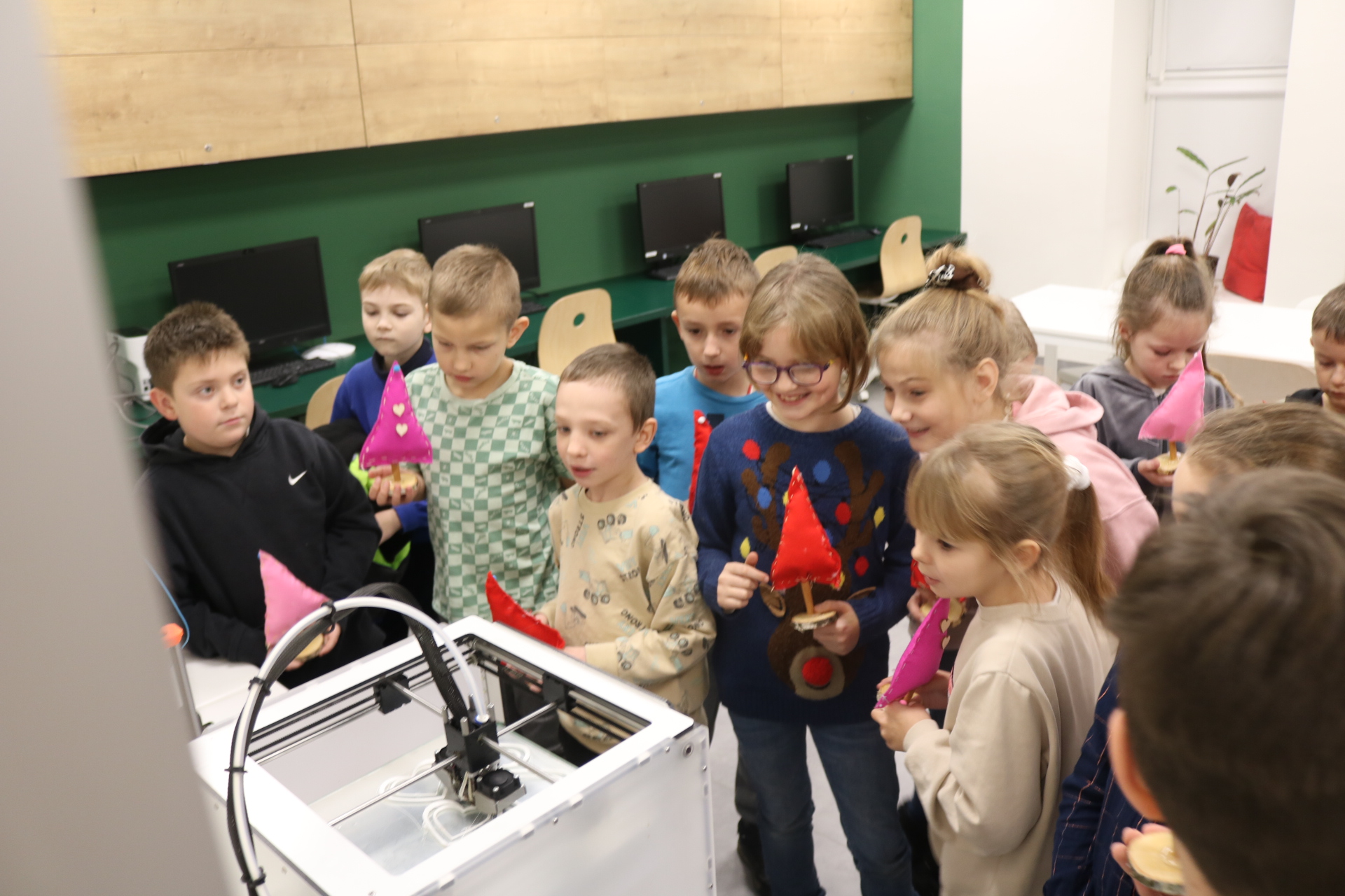 Lekcja biblioteczna z udziałem klasy IIb z SP4 - 13.12.2023