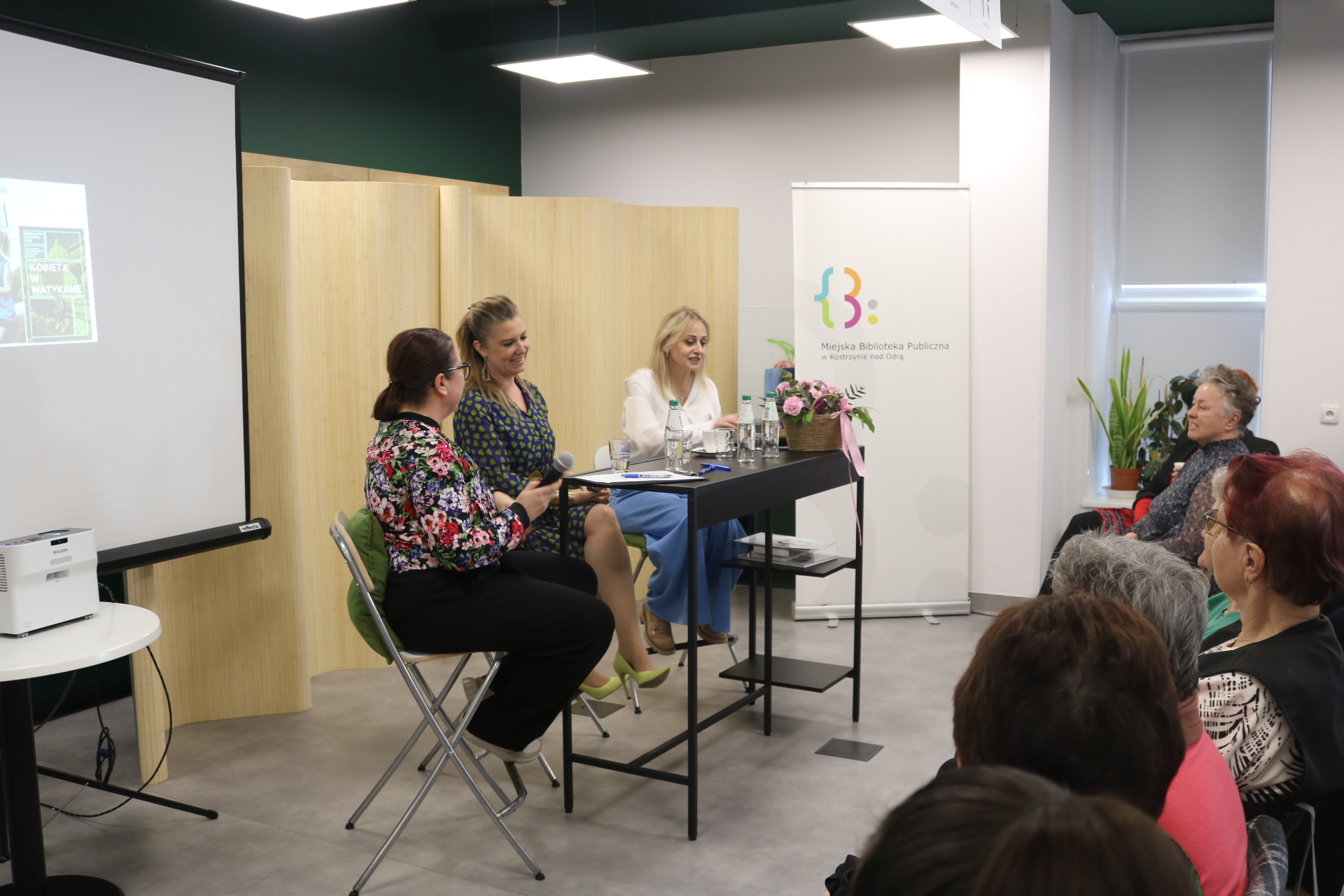 Spotkanie autorskie z Magdaleną Wolińską-Riedi Fotorelacja z wydarzenia