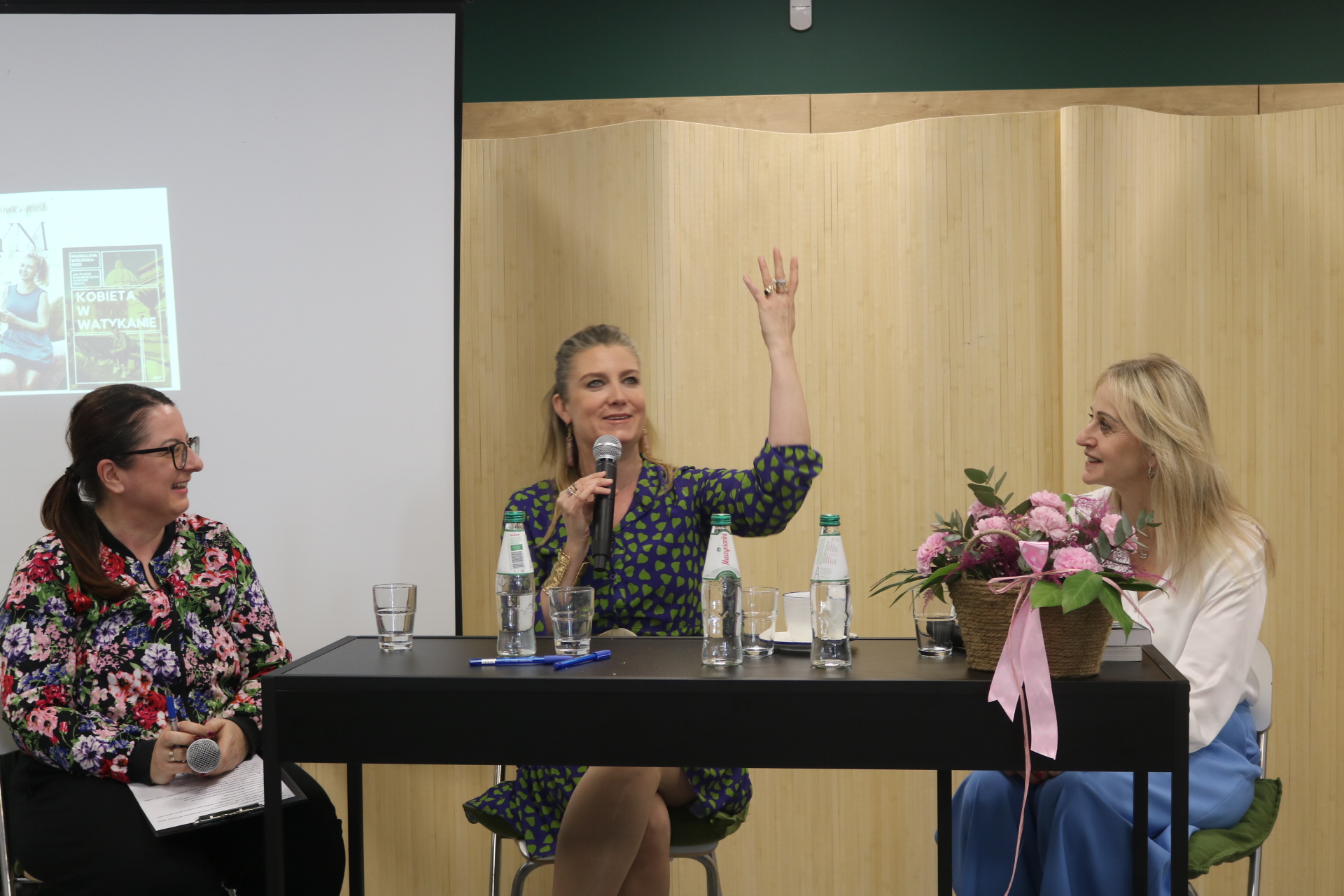 Spotkanie autorskie z Magdaleną Wolińską-Riedi Fotorelacja z wydarzenia