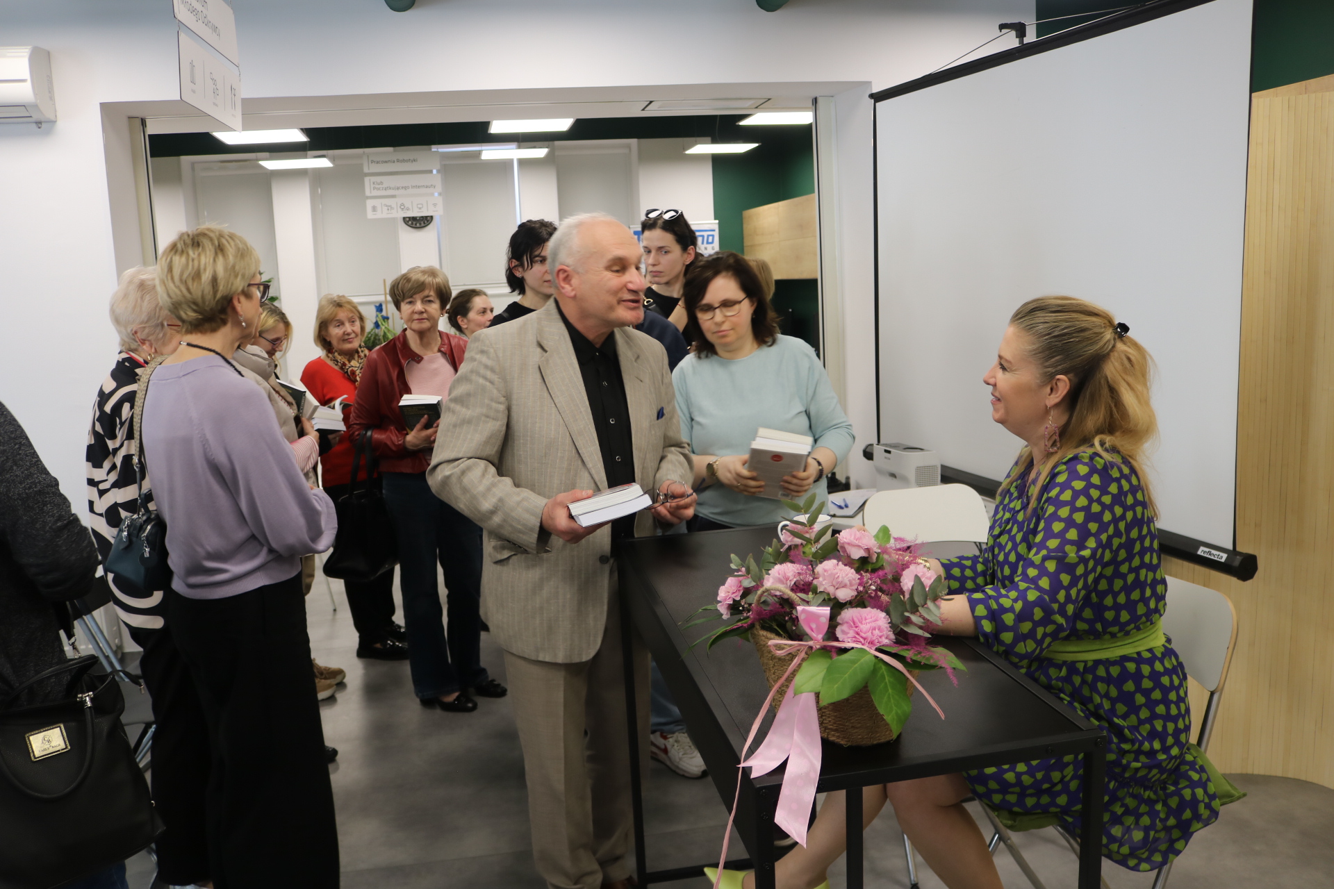 Spotkanie autorskie z Magdaleną Wolińską-Riedi Fotorelacja z wydarzenia