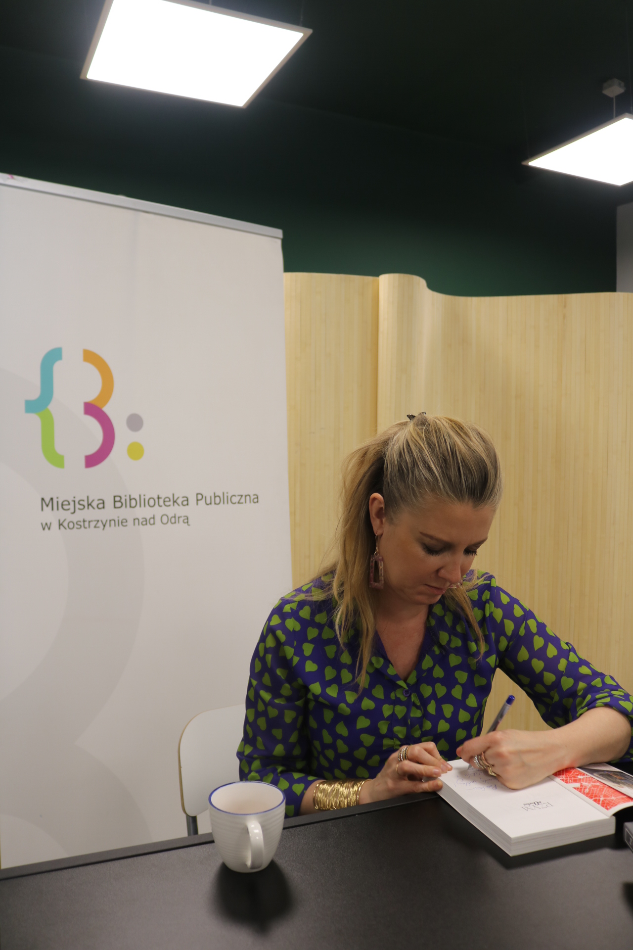 Spotkanie autorskie z Magdaleną Wolińską-Riedi Fotorelacja z wydarzenia