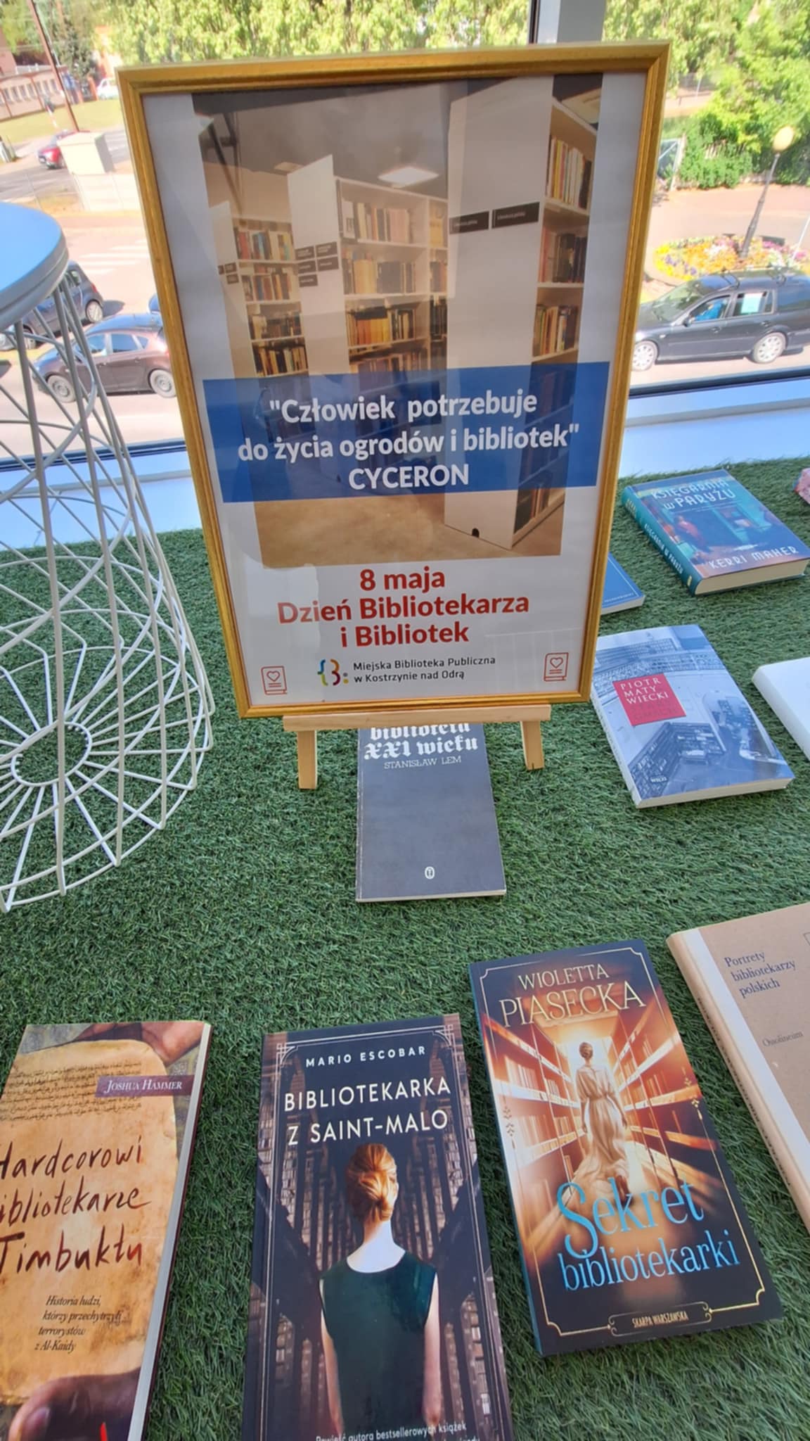 wystawa książek z okazji dnia bibliotek