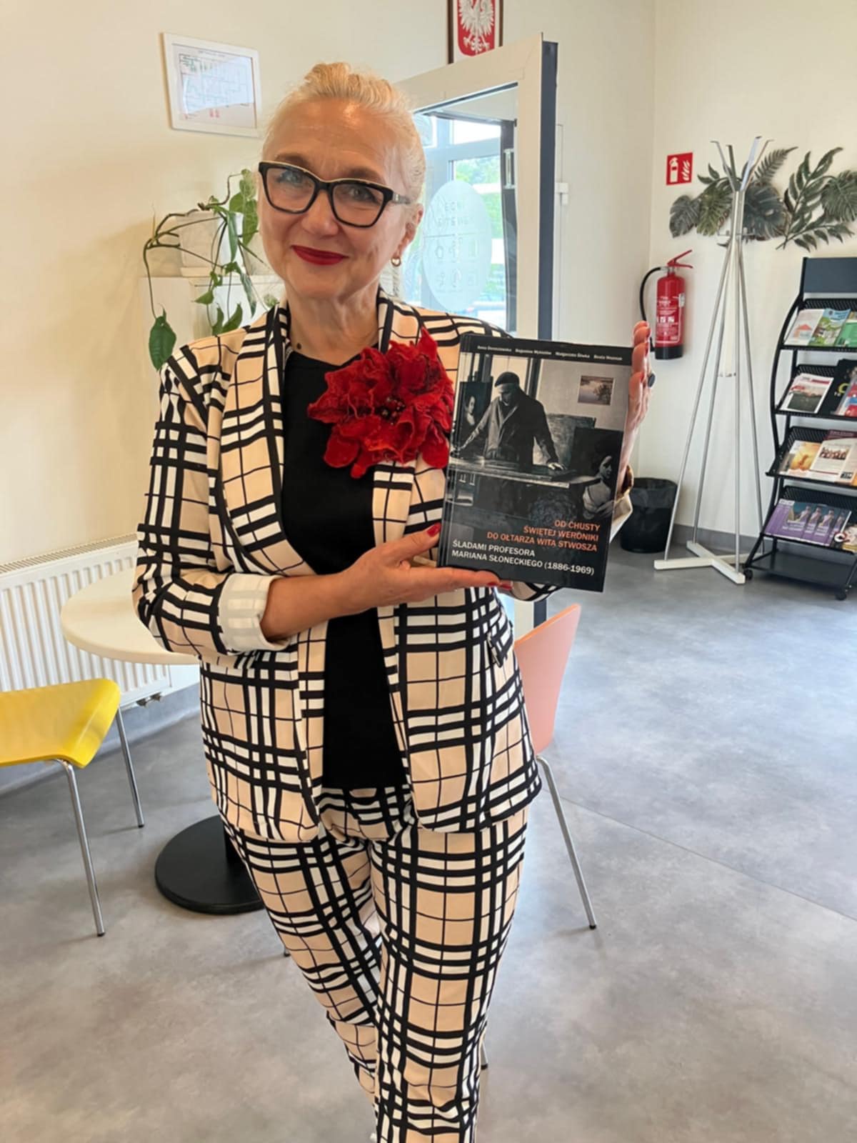 Beata Wożniak prezentuje swoją Książkę.